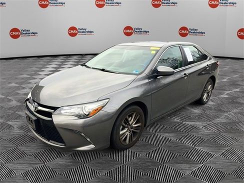 Used 2016 Toyota Camry SE w/ Moonroof Package image 4