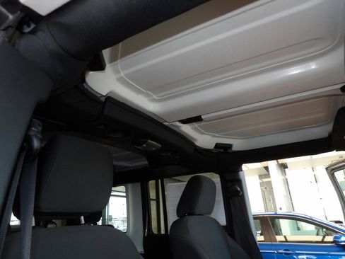 Used 2018 Jeep Wrangler Unlimited Sport S image 16