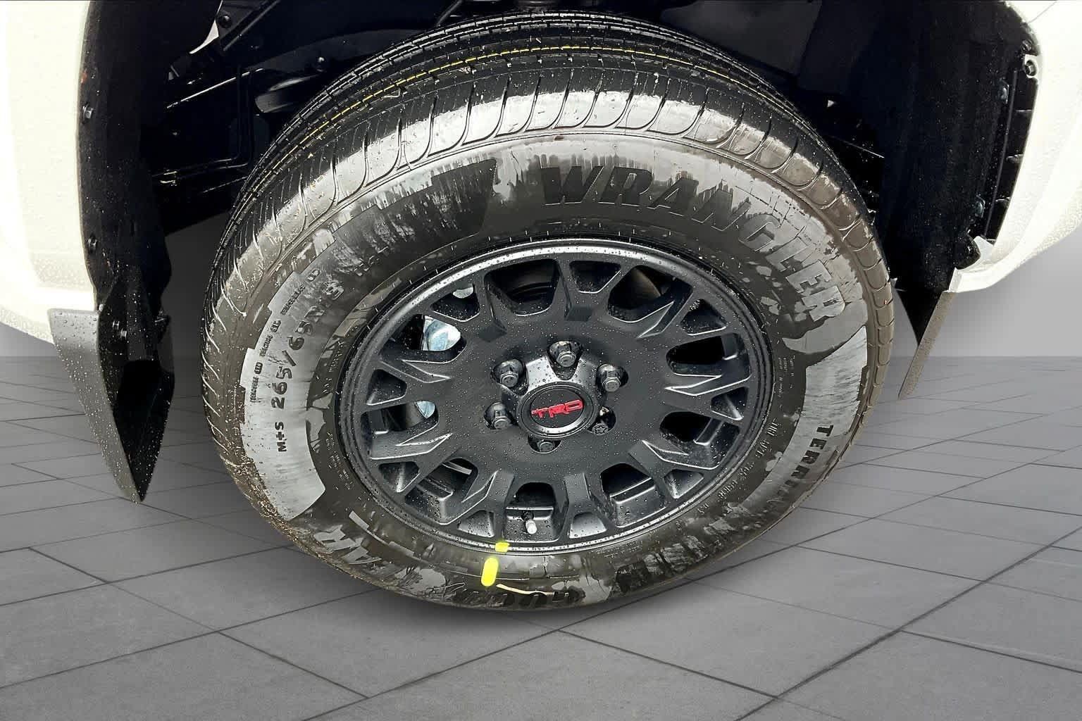 Used 2025 Toyota Tacoma SR5 AWD/4WD image 12