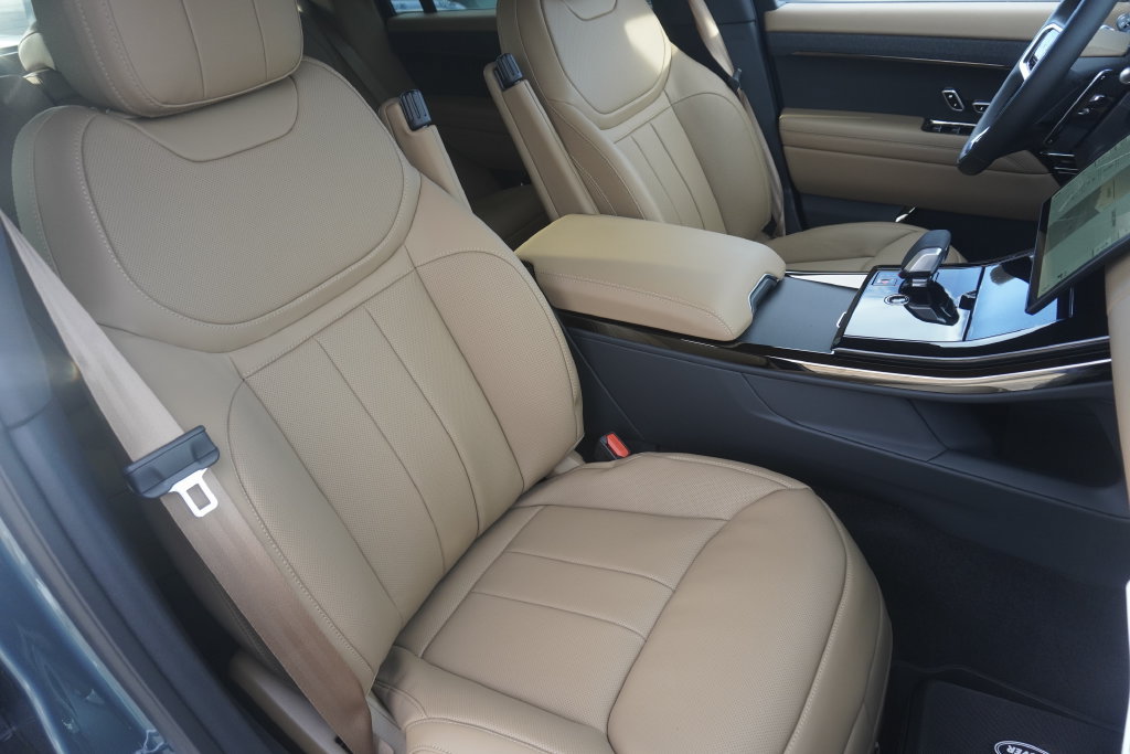 New 2026 Land Rover Range Rover Sport SE AWD/4WD image 24