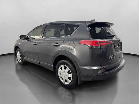 Used 2018 Toyota RAV4 LE image 7