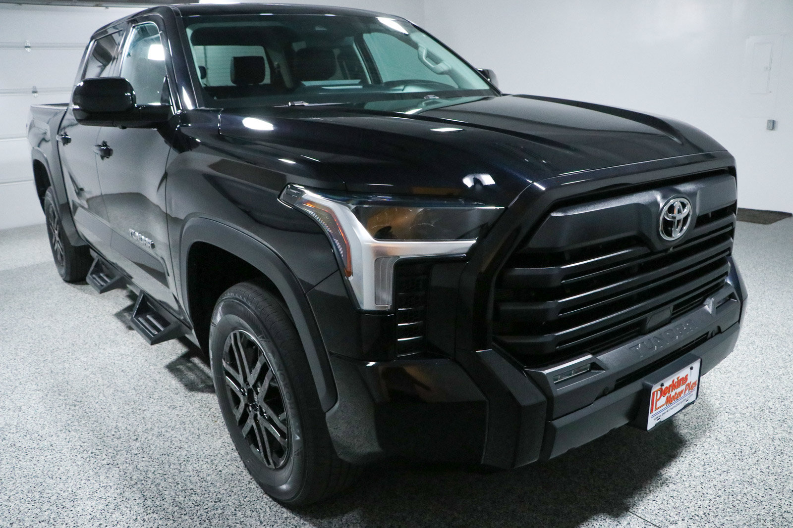 Used 2023 Toyota Tundra SR5 w/ Advanced Technology Package AWD/4WD image 5