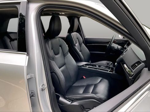 Used 2019 Volvo XC90 T6 Momentum w/ Advanced Package AWD/4WD image 8