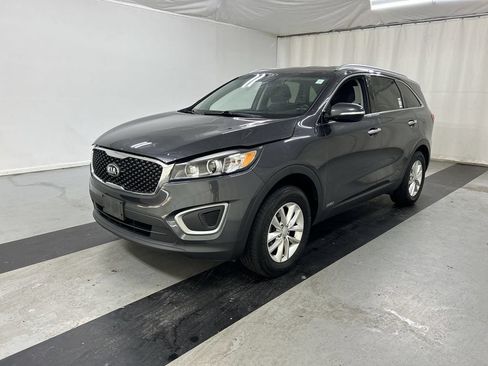 Used 2017 Kia Sorento AWD w/ LX Convenience Package image 5
