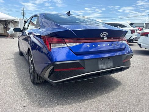 Used 2025 Hyundai Elantra SEL FWD image 5