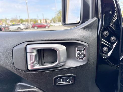 Used 2021 Jeep Wrangler Unlimited Rubicon w/ Steel Bumper Group AWD/4WD image 12