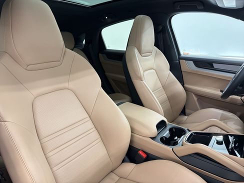 Certified 2024 Porsche Cayenne Coupe AWD/4WD image 30