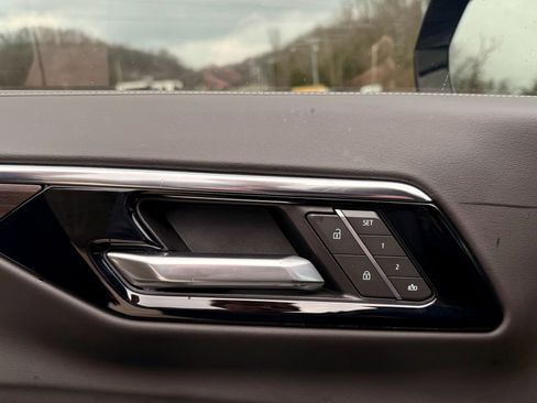 Used 2025 Chevrolet Suburban Premier image 50