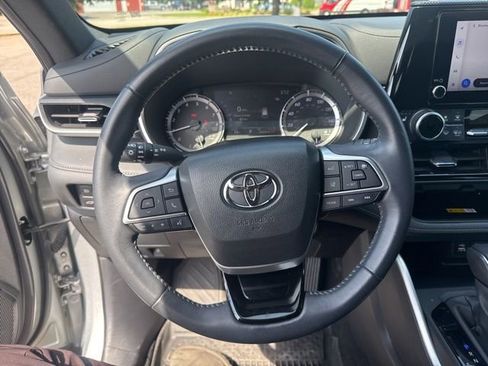 Used 2024 Toyota Highlander XSE FWD image 29