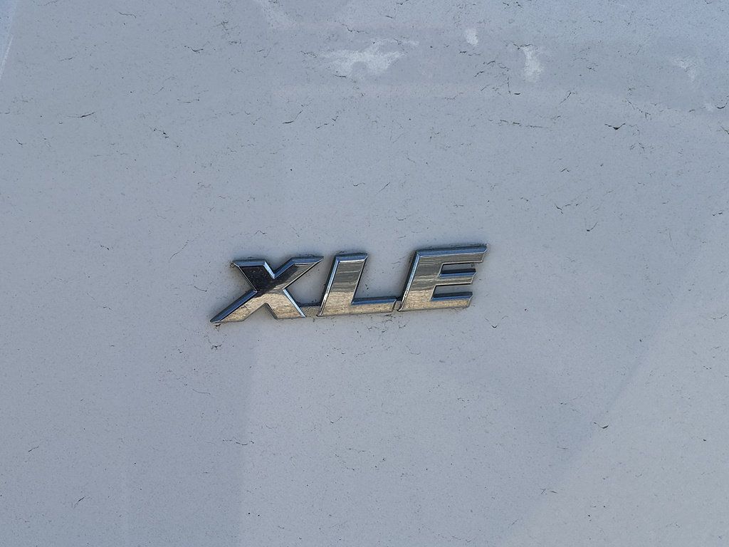 Used 2017 Toyota RAV4 XLE FWD image 5