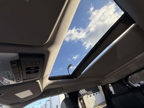 New 2025 Mitsubishi Outlander SE image 15