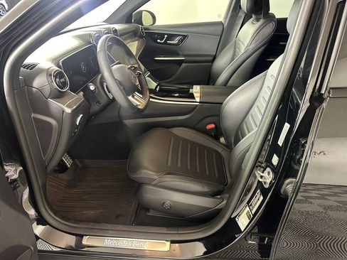 Used 2024 Mercedes-Benz GLC 300 4MATIC image 3