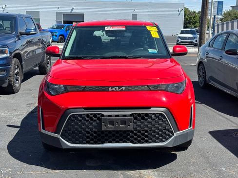 Used 2024 Kia Soul LX FWD image 2