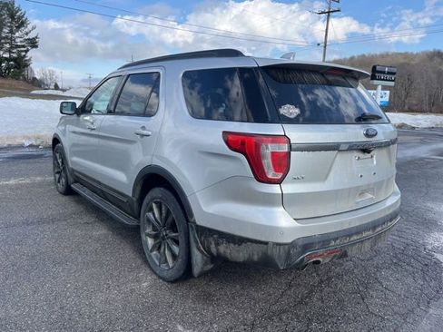 Used 2017 Ford Explorer XLT w/ Equipment Group 202A image 8