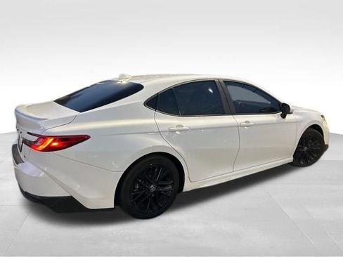 Used 2025 Toyota Camry SE w/ Convenience Package image 5