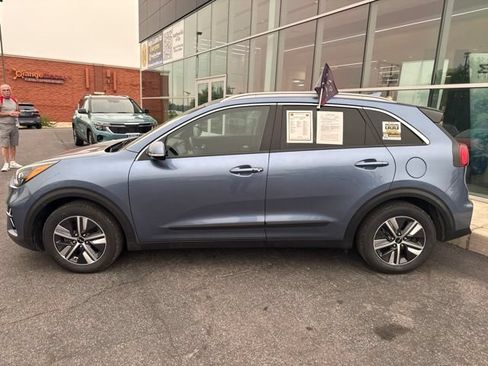 Certified 2022 Kia Niro EX Premium FWD image 3