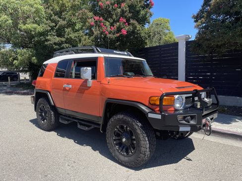 Used 2013 Toyota FJ Cruiser 4WD w/ Upgrade Pkg image 4