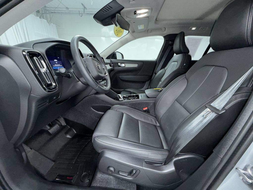 Used 2026 Volvo XC40 B5 Plus w/ Protection Package Premier AWD/4WD image 12