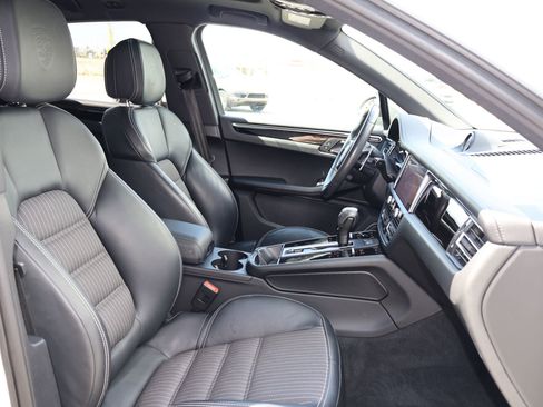 Certified 2023 Porsche Macan Turbo AWD/4WD image 27