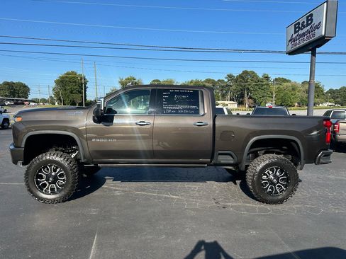 Used 2020 Chevrolet Silverado 2500 High Country w/ Technology Package AWD/4WD image 9