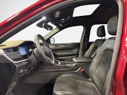 Used 2024 Jeep Grand Cherokee L Altitude image 12