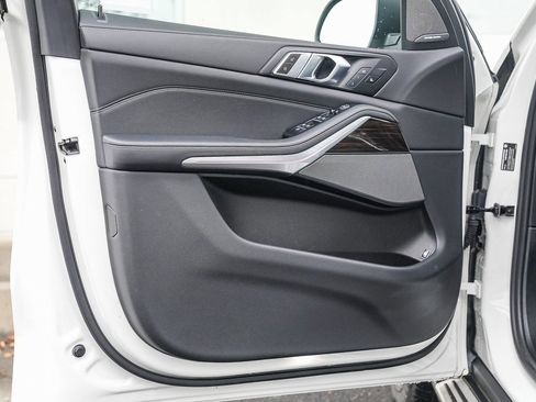 Used 2024 BMW X5 xDrive50e image 19