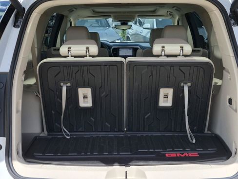 Used 2023 GMC Acadia Denali w/ Denali Ultimate Package AWD/4WD image 8
