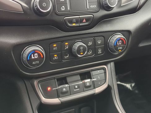 Used 2023 GMC Terrain AT4 image 24