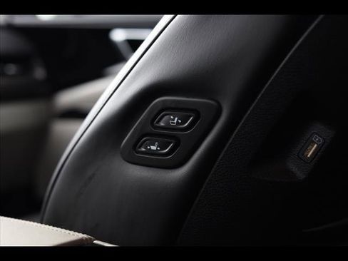 Used 2024 Kia Carnival SX image 23