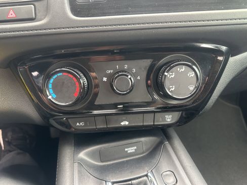 Used 2020 Honda HR-V LX image 19