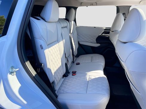 New 2025 Mitsubishi Outlander SEL image 27