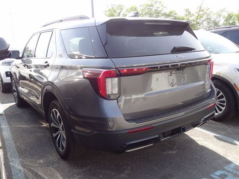 Used 2025 Ford Explorer ST-Line image 4