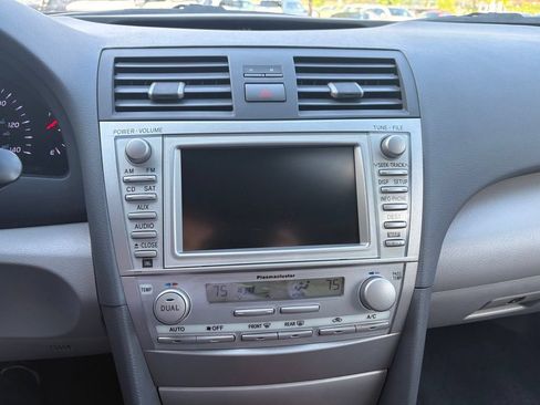 Used 2011 Toyota Camry XLE w/ SE/XLE Extra-Value Pkg FWD image 19