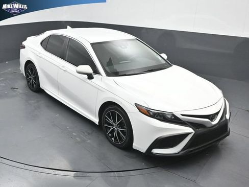 Used 2022 Toyota Camry SE FWD image 9
