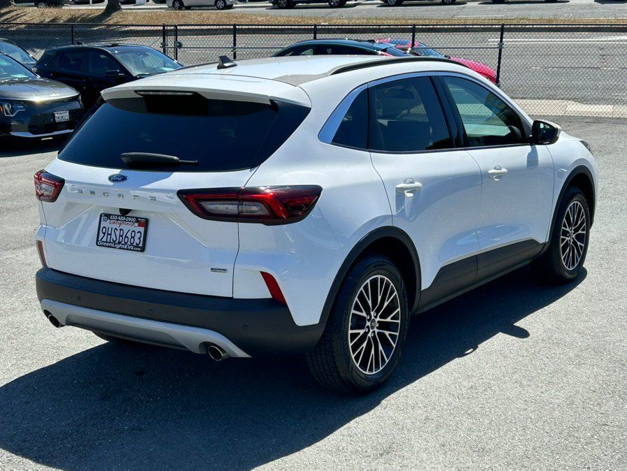 Used 2023 Ford Escape SE FWD image 5