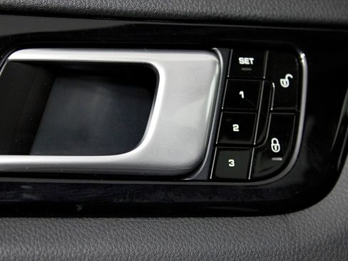 Used 2019 Porsche Cayenne image 17