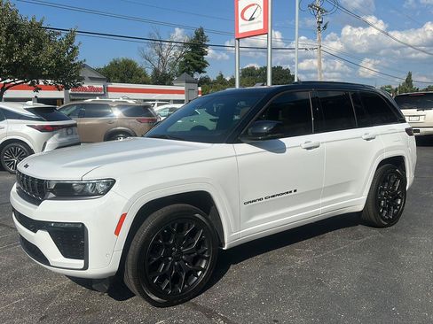 Used 2026 Jeep Grand Cherokee Summit w/ Obsidian Package AWD/4WD image 6
