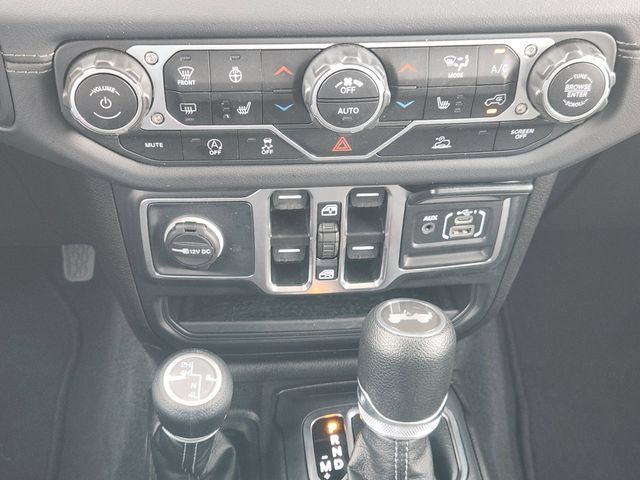 Used 2025 Jeep Wrangler Unlimited Sahara AWD/4WD image 17