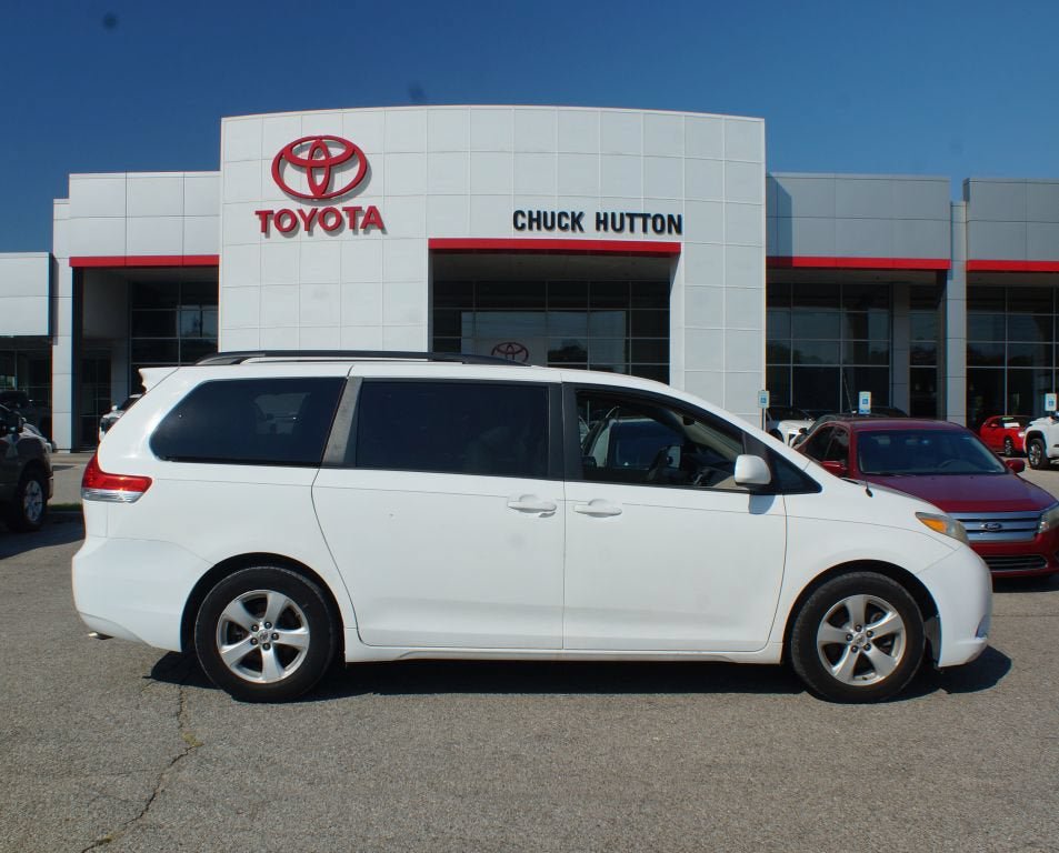 Used 2014 Toyota Sienna LE FWD image 1