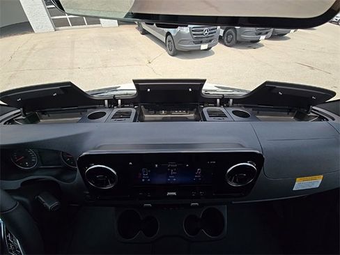 New 2025 Mercedes-Benz Sprinter 4500 image 21
