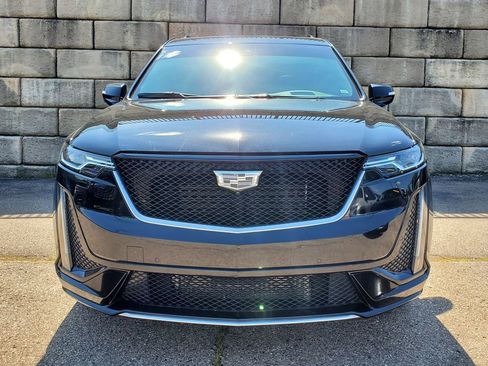 Used 2022 Cadillac XT6 Sport w/ Technology Package image 9