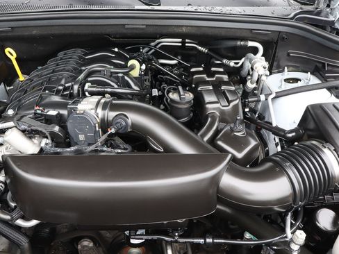 Used 2025 Dodge Durango GT AWD/4WD image 17
