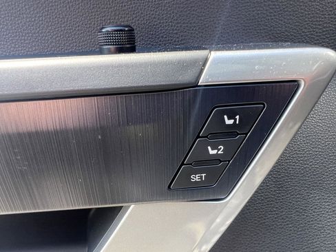 Used 2025 Toyota Tundra Platinum image 18