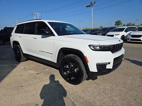 Used 2025 Jeep Grand Cherokee L Limited w/ Luxury Tech Group II AWD/4WD image 14