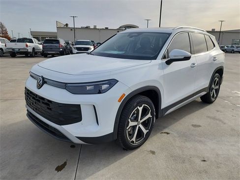 New 2026 Volkswagen Tiguan SE image 8