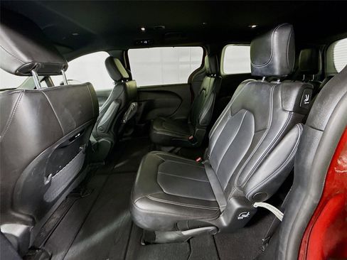 Used 2025 Chrysler Pacifica Select FWD image 18
