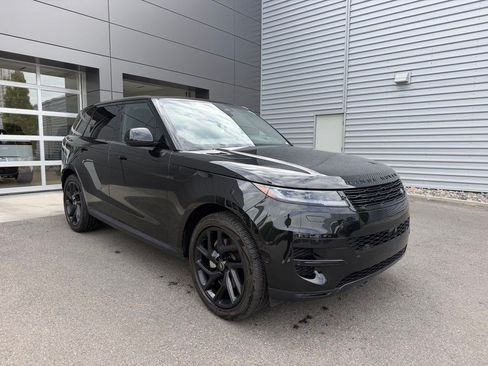 Used 2024 Land Rover Range Rover Sport SE AWD/4WD image 3