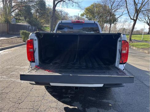 Used 2017 Chevrolet Colorado Z71 image 10