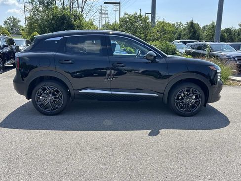 New 2026 Nissan Kicks SR w/ SR Premium Package FWD image 8