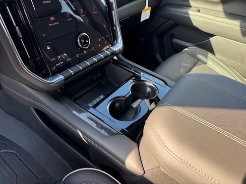 New 2026 GMC Yukon Elevation image 13